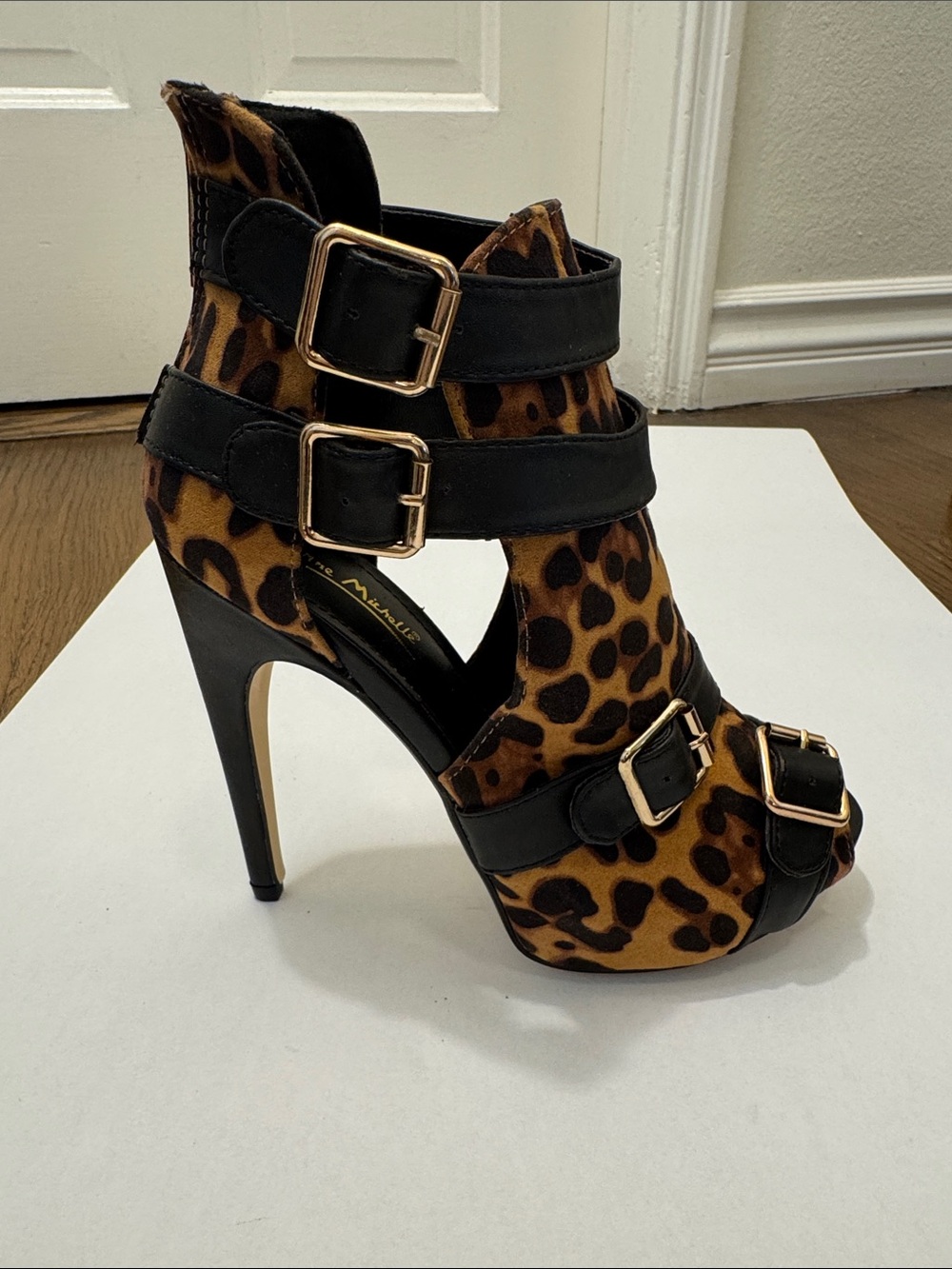 NWT Anne Michelle Leopard Print Peep-Toe Heeled Booties with Black Straps